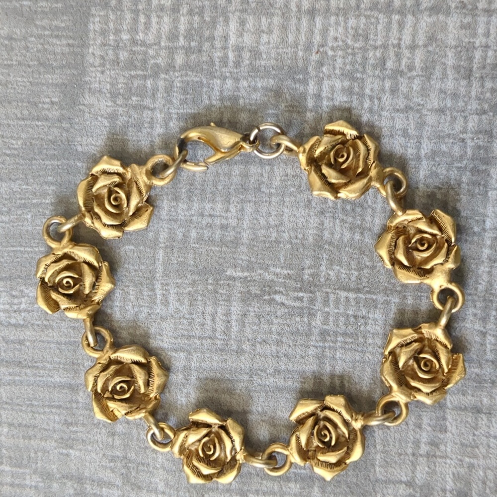 Vintage Elegant Gold Rose Bracelet - Picture 4 of 6